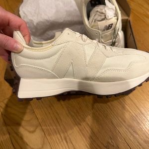 New Balance WS327FB Angora/Sea Salt size 6.5